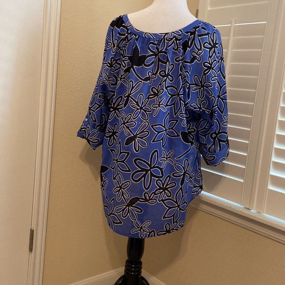 Sassy cotton top in beautiful blue with black & white floral designs. - Picture 4 of 7